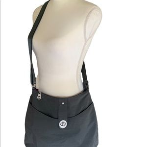 Baggallini  Crossbody Organizer Hobo  Travel Lightweight Purse Pink Lined Bag